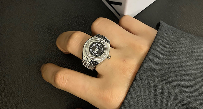 Amazon.com: iplusmile Ring Watches Women Men Finger Watch Vintage Ring Watch  Quartz Finger Ring Watches for Men Women (Golden Black, 1pc) : Clothing,  Shoes & Jewelry