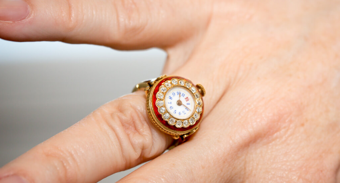 Stellar Radiance Finger Ring Watch in Gold | DIGITS Watch Shop – DIGITS®